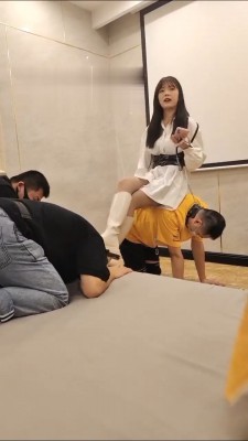 【网盘】【万灵】洗浴中心多女王群调群虐 bf16681