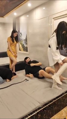 【网盘】【万灵】洗浴中心多女王群调群虐 bf16681