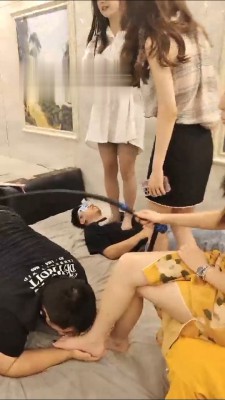 【网盘】【万灵】洗浴中心多女王群调群虐 bf16681