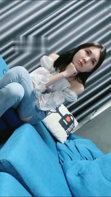 【网盘】【狗哥】开发脏臭运动鞋素人小姐姐 bf16765