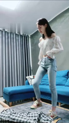 【网盘】【狗哥】开发脏臭运动鞋素人小姐姐 bf16765