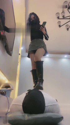 【网盘】【初见】长靴全体重踩踏狗 bf17360