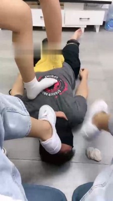 【网盘】【小劳拉】三S原味棉袜气味羞辱【双视角完整版】 bf17355