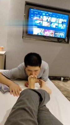 【网盘】【辣妹S】长时间-双奴清理脏鞋臭袜