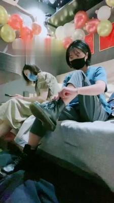 【网盘】【美离子】KTV双S蹂躏虐打脚下奴【双视角版】 bf17443