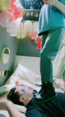 【网盘】【美离子】KTV双S蹂躏虐打脚下奴【双视角版】 bf17443