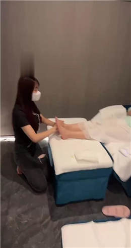 【网盘】【橘子没熟】闺蜜伺候我和技师JS22090402