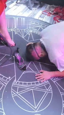 【网盘】【美帝】带私奴参加聚会 bf18569