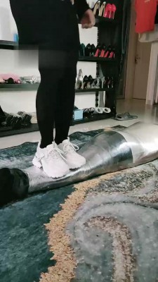 【网盘】【一一S】保鲜膜包裹窒息踩踏 bf18204