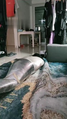 【网盘】【一一S】保鲜膜包裹窒息踩踏 bf18204