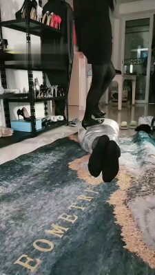 【网盘】【一一S】保鲜膜包裹窒息踩踏 bf18204