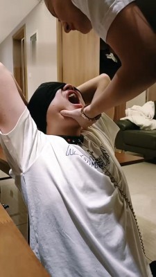 【网盘】【飞扬女王】圣水+痰喂食/踩踏/深喉 bf18627