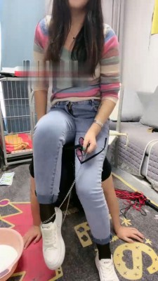 【网盘】【伊兮夫妻】小白鞋牛仔裤踩踏羞辱贱狗 bf18743