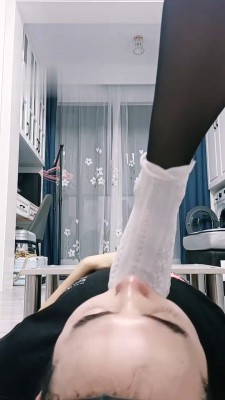 【网盘】【飞扬女王】棉袜+黑丝辱地毯 bf18777