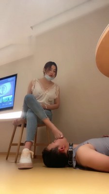 【网盘】【晨颜】小白鞋白袜全体重踩踏 bf18899