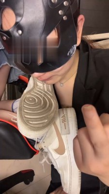 【网盘】【橘子没熟】强迫闺蜜吃自己的白袜 bf18898