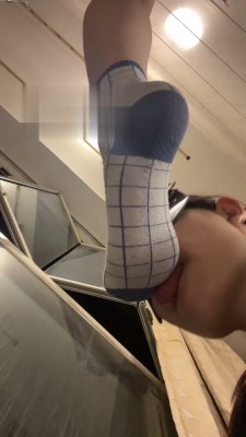 【网盘】【橘子没熟】强迫闺蜜吃自己的白袜 bf18898