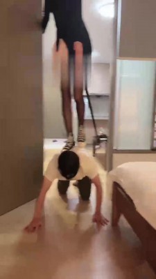 【网盘】【万一S】帆布鞋踩踏调教 bf18954