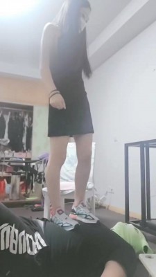 【网盘】【御姐S】邻居胖哥喜欢我的运动鞋 bf19079