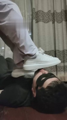 【网盘】【文文文】被素人姐姐小白鞋虐 bf19001