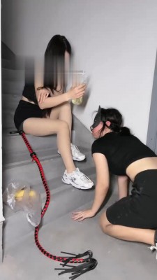 【网盘】【时安】楼梯间羞辱情侣奴 bf19109