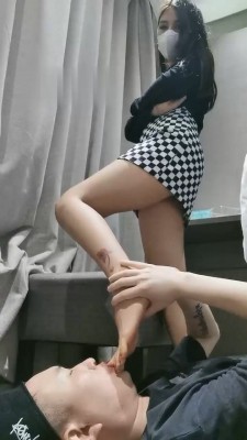 【网盘】【露可】御姐大学生殴打虐路人 bf19151