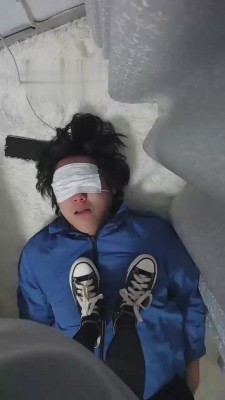 【网盘】【小奶味】帆布鞋黑丝虐 bf19388