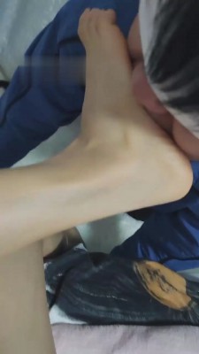 【网盘】【小奶味】帆布鞋黑丝虐 bf19388