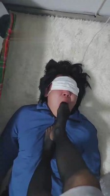 【网盘】【小奶味】帆布鞋黑丝虐 bf19388