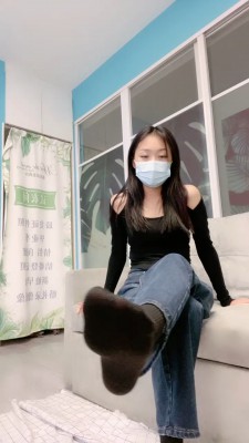 【网盘】【萱萱子】一只喜欢臭脚臭袜的狗 bf19575