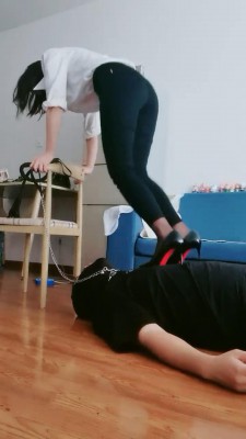 【网盘】【晴雨大大】高跟全体重重踩/踢裆 bf19921