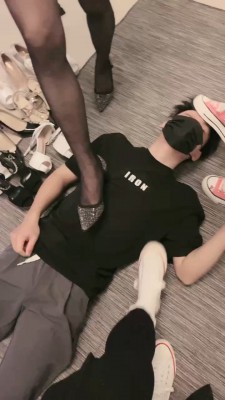 【网盘】【安静大大】母女S耳光/踩踏/舔鞋【三视角版】 bf19913