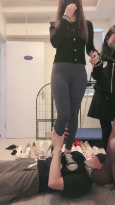 【网盘】【安静大大】母女S耳光/踩踏/舔鞋【三视角版】 bf19913