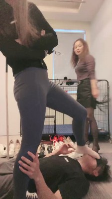 【网盘】【安静大大】母女S耳光/踩踏/舔鞋【三视角版】 bf19913