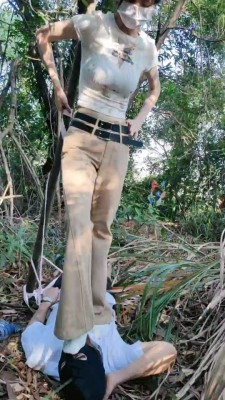 【网盘】【暴力美学】少女野外暴力拉练 bf20004