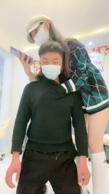 【网盘】【罗宾】足球女神奖励贱狗舔鞋闻袜圣水 bf22050