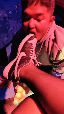 【网盘】【江婷】学生主KTV专场调狗 bf22055