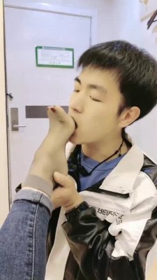 【网盘】【辣妹】小奶狗恋足调  JS22110101