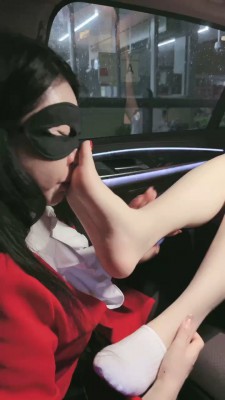 【网盘】【丹祖宗】夜跑后车内双女奴伺候 bf20203