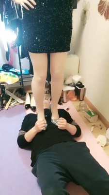 【网盘】【然而】高帮帆布鞋踩继父 bf20334