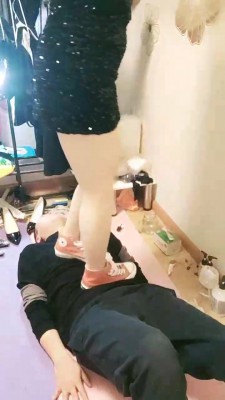 【网盘】【然而】高帮帆布鞋踩继父 bf20334