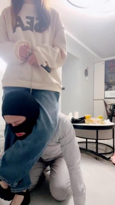 【网盘】【叶子】调教贱狗舔鞋皮鞭抽脸 bf20366