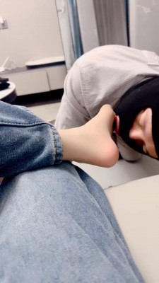 【网盘】【叶子】调教贱狗舔鞋皮鞭抽脸 bf20366