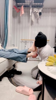 【网盘】【叶子】调教贱狗舔鞋皮鞭抽脸 bf20366