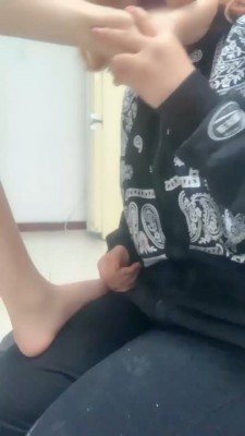 【网盘】【全国最贱女M】双女奴舔脚专场【完整版】 bf20379