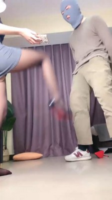 【网盘】【小劳拉】高跟黑丝重度提档/踩 bf20456