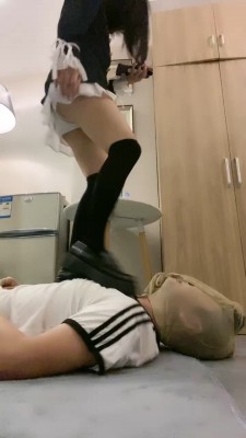 【网盘】【甜依】耳光皮鞋过膝袜踩踏专场 bf20466