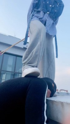 【网盘】【辣妈S】运动女神阳台遛狗 bf20581