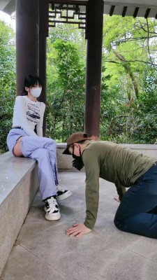 【网盘】【暴力美学】运动女神户外溜偷拍狗 bf20610