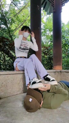 【网盘】【暴力美学】运动女神户外溜偷拍狗 bf20610